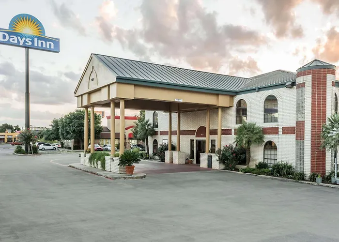 Pet Friendly hotel: Days Inn By Wyndham New Braunfels