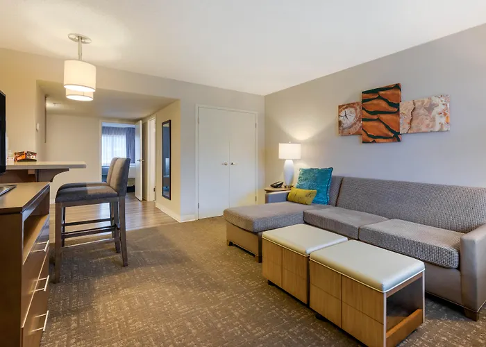 Hotel com piscina: Staybridge Suites Orlando Royale Parc Suites By Ihg