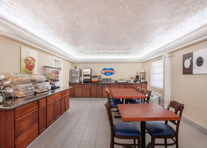 Luxury hotel only: Baymont By Wyndham Lake City I-75