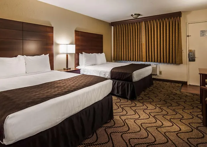 Central hotel: Best Western Heritage Inn