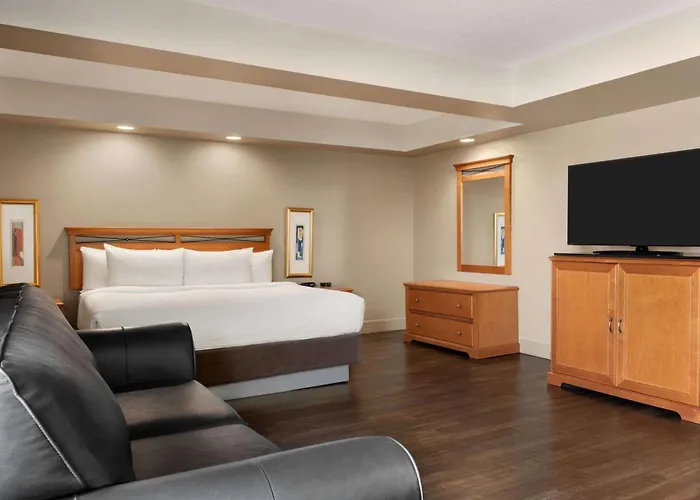 Royal Hotel Calgary, Trademark Collection By Wyndham