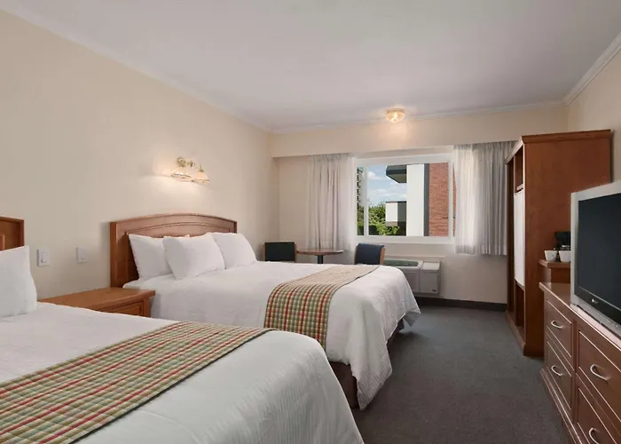 Hôtel de l'aéroport: Travelodge By Wyndham Kamloops