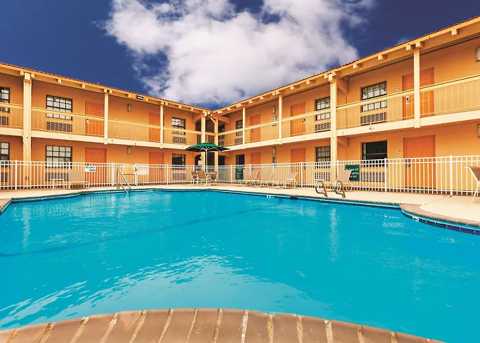 Pet Friendly hotel: La Quinta Inn By Wyndham Odessa