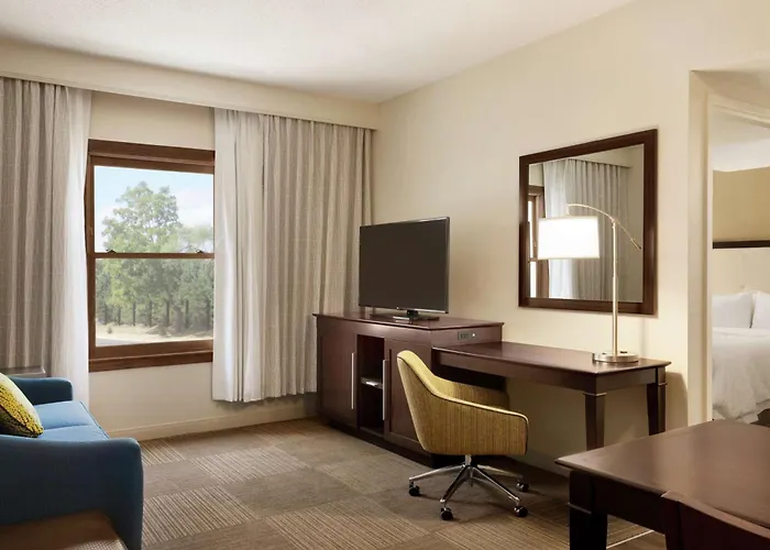 Hotel near College: Hampton Inn And Suites Springdale