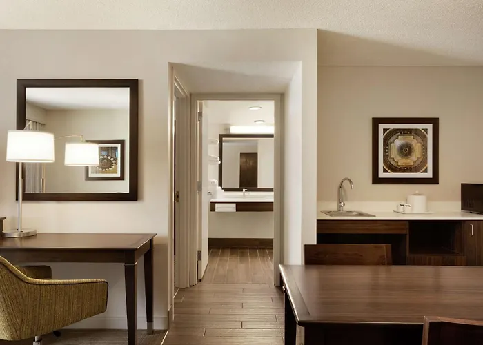 Hotel near College: Hampton Inn And Suites Springdale