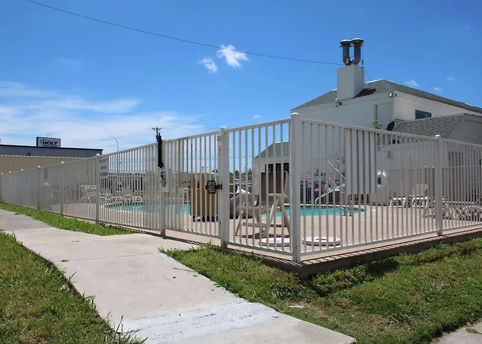 Beach hotel: Days Inn By Wyndham Waco University Area