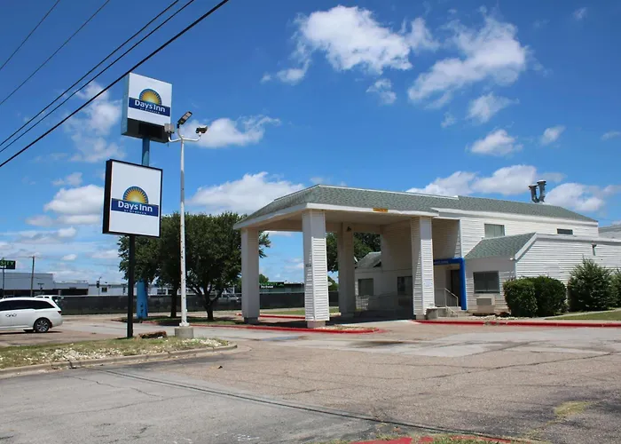 Beach hotel: Days Inn By Wyndham Waco University Area