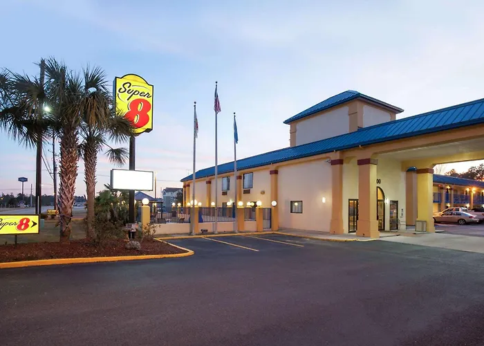 Hotel with view: Super 8 By Wyndham Hammond