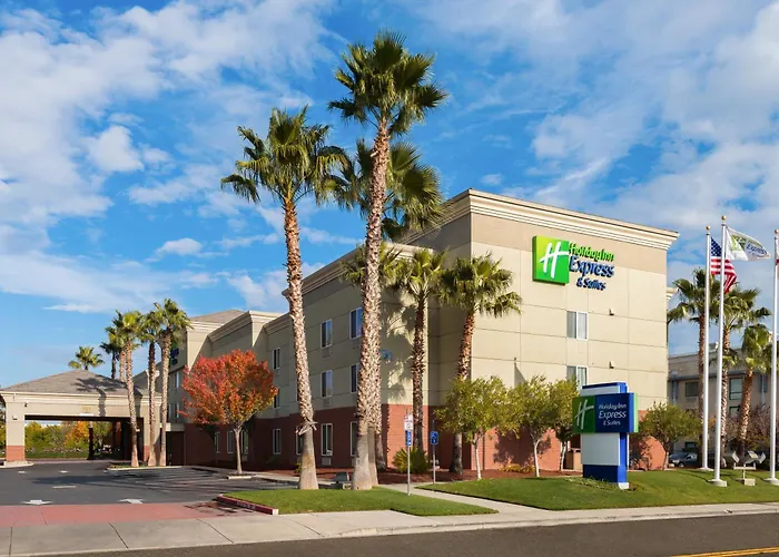 Jacuzzi hotel: Holiday Inn Express Hotel & Suites Vacaville By Ihg