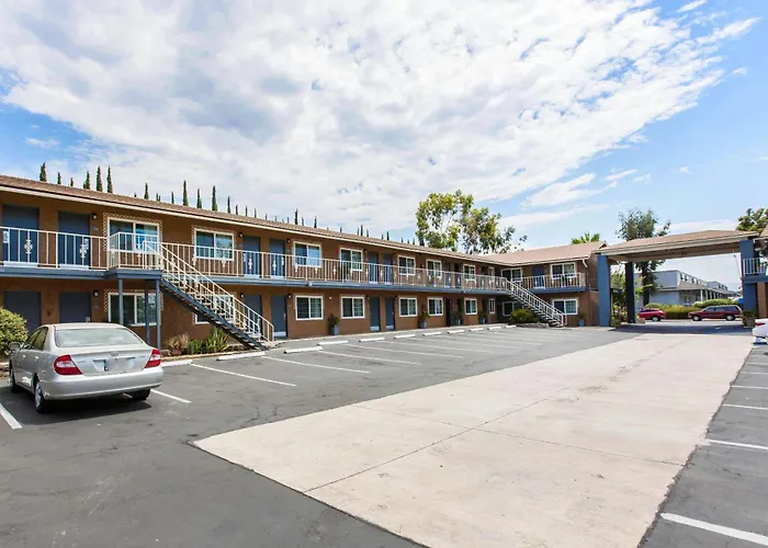Pet Friendly hotel: Rodeway Inn Escondido Downtown