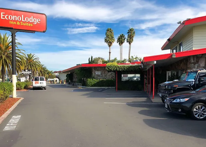 Econo Lodge Inn & Suites Oakland Airport