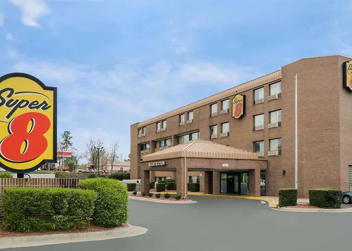 Resort: Super 8 By Wyndham Raleigh North East