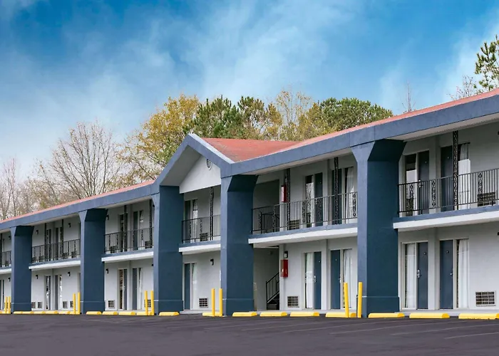 Super 8 By Wyndham Locust Grove