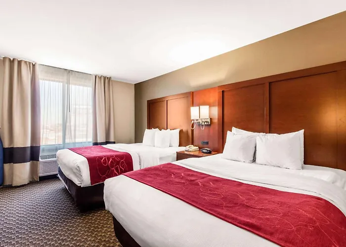 Hotels with pool Comfort Suites Tuscaloosa Near University