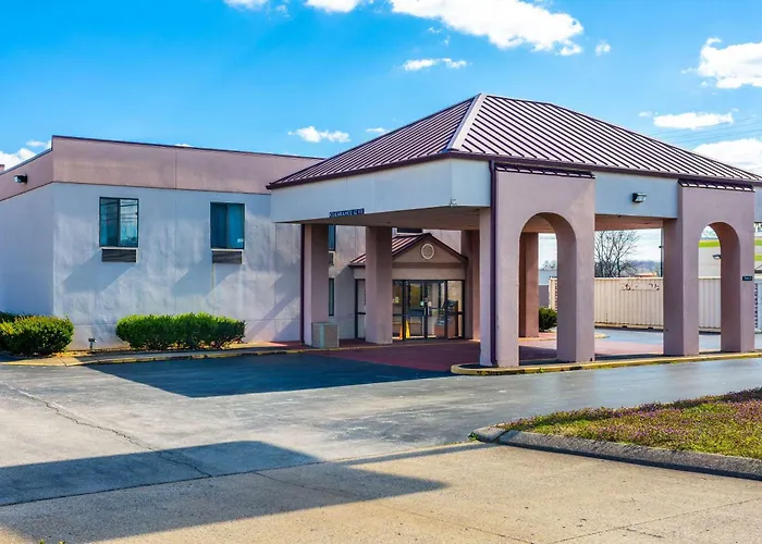 Econo Lodge & Suites Clarksville Near Governors Square Mall