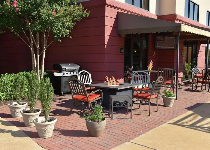 Family resorts Hampton Inn & Suites Alexandria