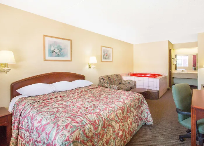 Days Inn & Suites By Wyndham Bentonville