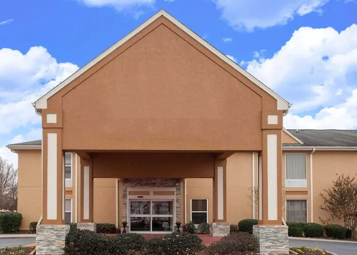 Family Hotel: Quality Inn & Suites I-40 East