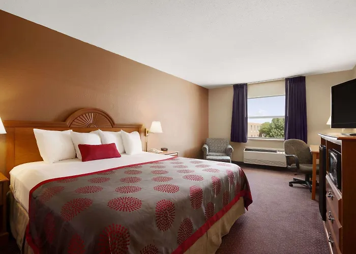 3 star hotel: Ramada By Wyndham Sioux City