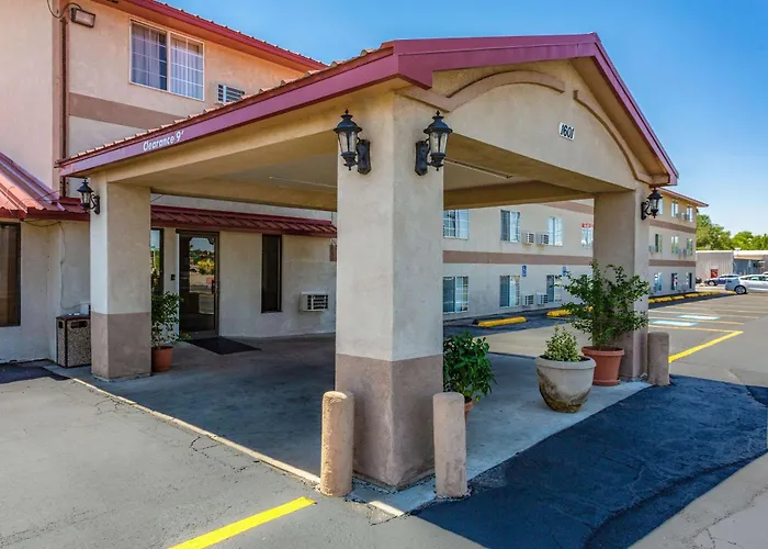 Сity center hotels Rodeway Farmington