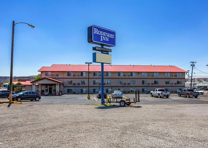 Сity center hotels Rodeway Farmington