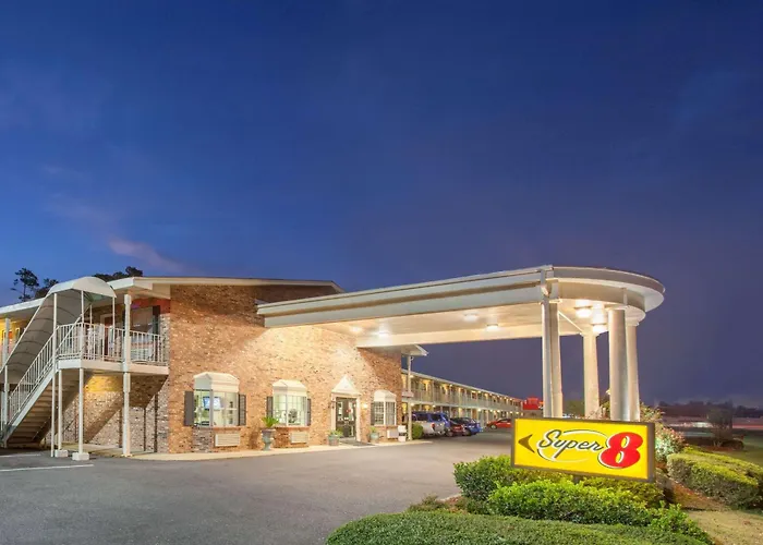 Cheap hotel: Super 8 By Wyndham West Monroe