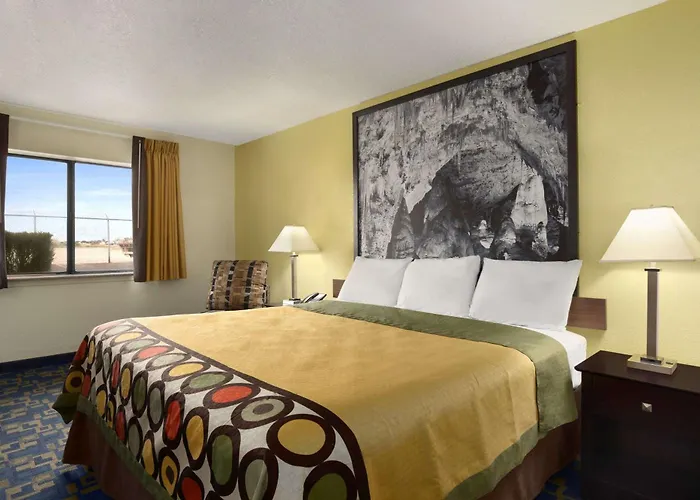 Family Hotel: Super 8 By Wyndham Carlsbad