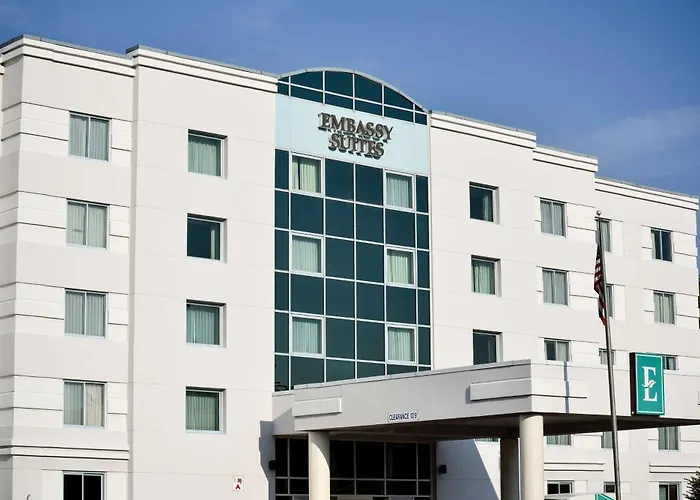 Hotel near College: Embassy Suites Syracuse