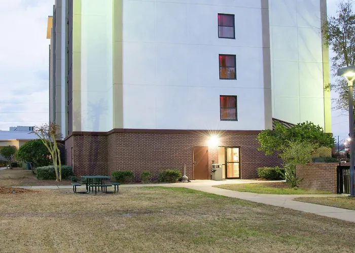 Hampton Inn & Suites Coliseum