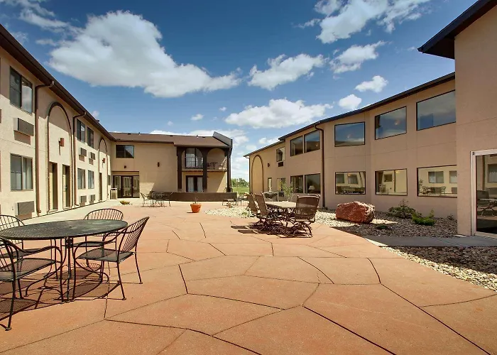 Hotel: Best Western West Hills Inn