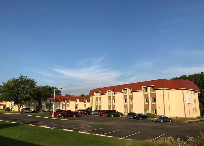 Cheap hotel: Ramada By Wyndham Albert Lea