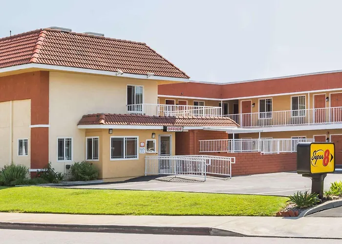 Super 8 By Wyndham Azusa