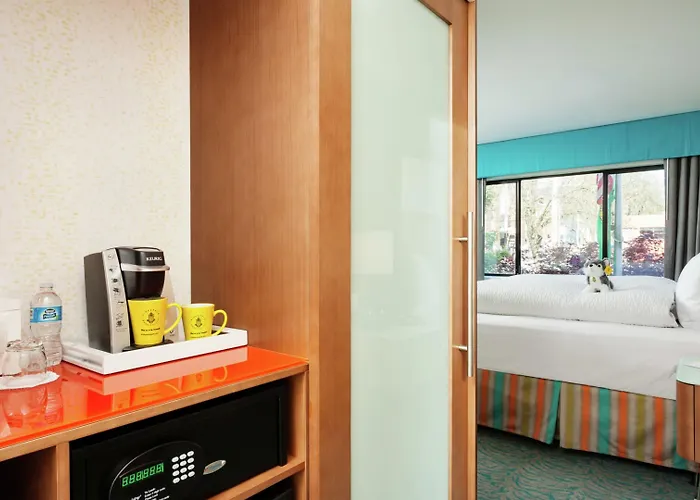 Staypineapple, University Inn, University District Seattle