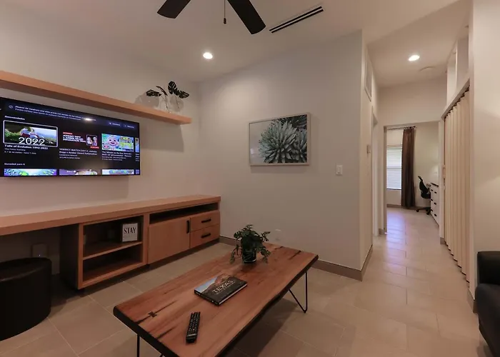 Jacuzzi hotel: The Bungalows On Shary