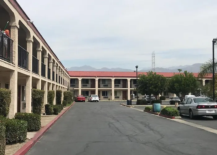 Howard Johnson By Wyndham Azusa