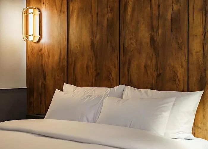 Brown-Dot Hotel Geomdan