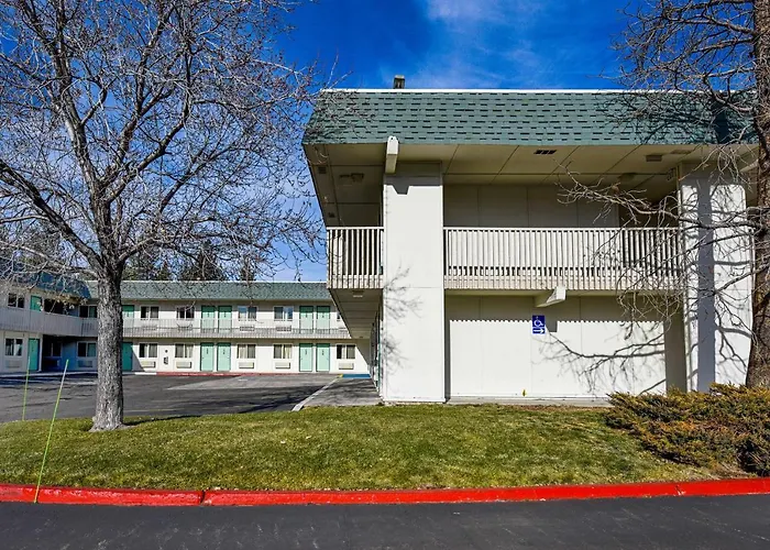 Hotel with pool: Motel 6-South Lake Tahoe, Ca