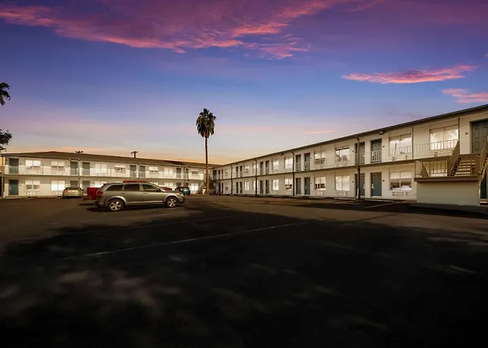 Central hotel: Surestay Hotel By Best Western San Antonio Riverwalk