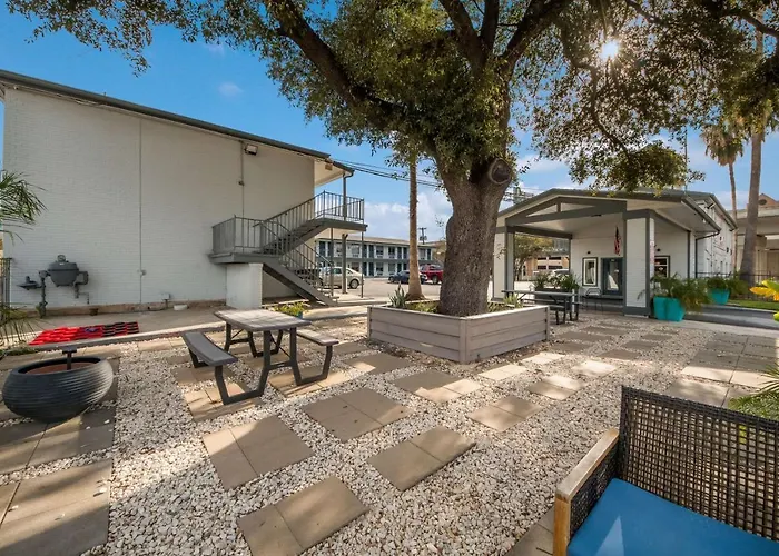 Central hotel: Surestay Hotel By Best Western San Antonio Riverwalk