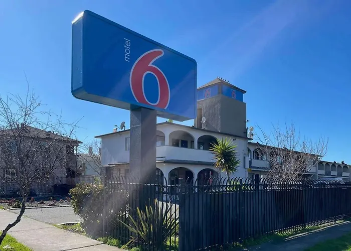 Cheap hotels Motel 6 Richmond Ca Civic Center