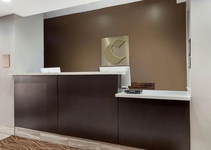 Cheap hotels Comfort Inn & Suites Near Medical Center