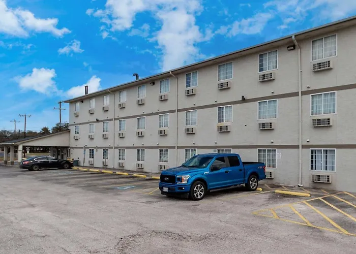 Villa: Express Inn & Suites San Antonio Near Seaworld - Medical Center