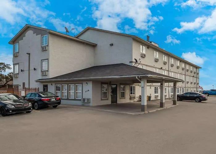 Villa: Express Inn & Suites San Antonio Near Seaworld - Medical Center