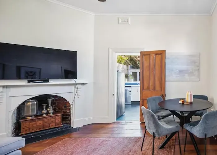 2 Classic Inner City Cottage Charm 2Br