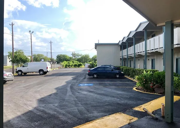 Safari Inn