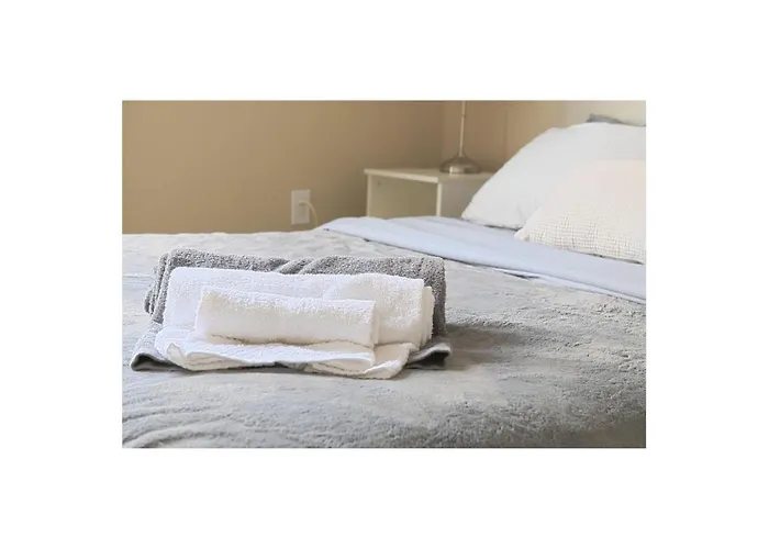 Private Bedroom And Bathroom In Shared 2 Bedroom Apartment In Venice - Pool - Hot Tub & Gym
