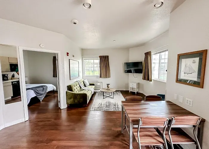 All Vacation Rentals Sleepover 1Bd 1Ba Downtown Wichita