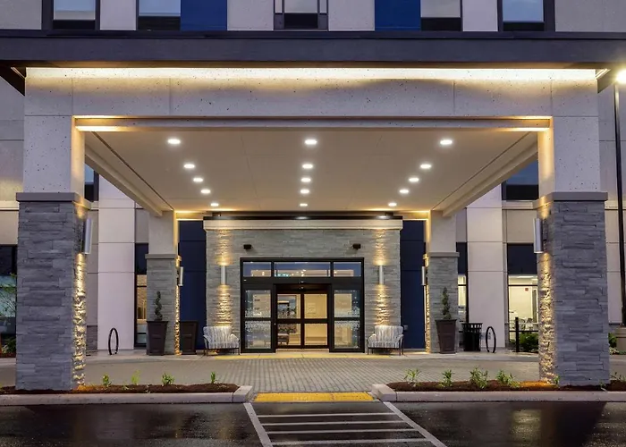 Dog friendly hotels Hampton Inn & Suites Burlington, Ontario, Canada