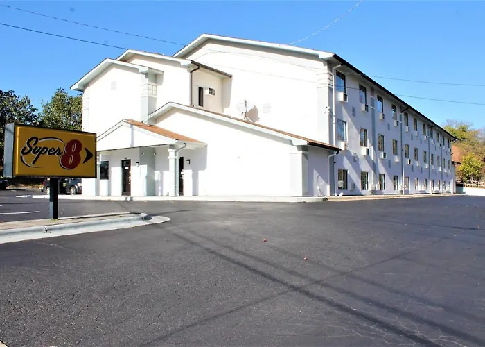 Super 8 By Wyndham Greensboro/Coliseum/Conv.