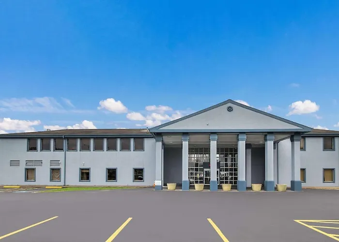 Pet Friendly hotel: Rodeway Inn Conference Center